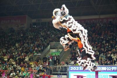 [PRNewswire] Xinhua Silk Road: 중국 남부 텅현시 대표 사자춤팀, 전국 대회 우승 - 1